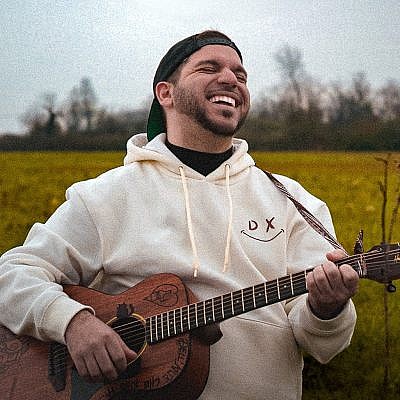 Luca Di Giovine, cantante e docente di canto moderno presso le Scuole di Musica Niccolò Paganini